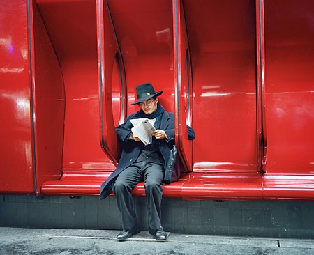 Mike Osborne, Man Reading a Paper, 2009
Archival Inkjet print mounted to dibond, Ed. of 5, 44 x 54 in. (111.8 x 137.2 cm)
MOS-070